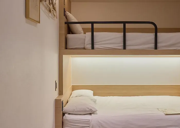 Artravel Myeongdong Hostel *